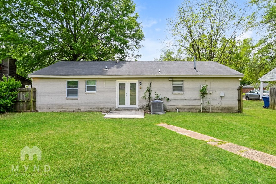 Building Photo - 2890 Briarwood Dr