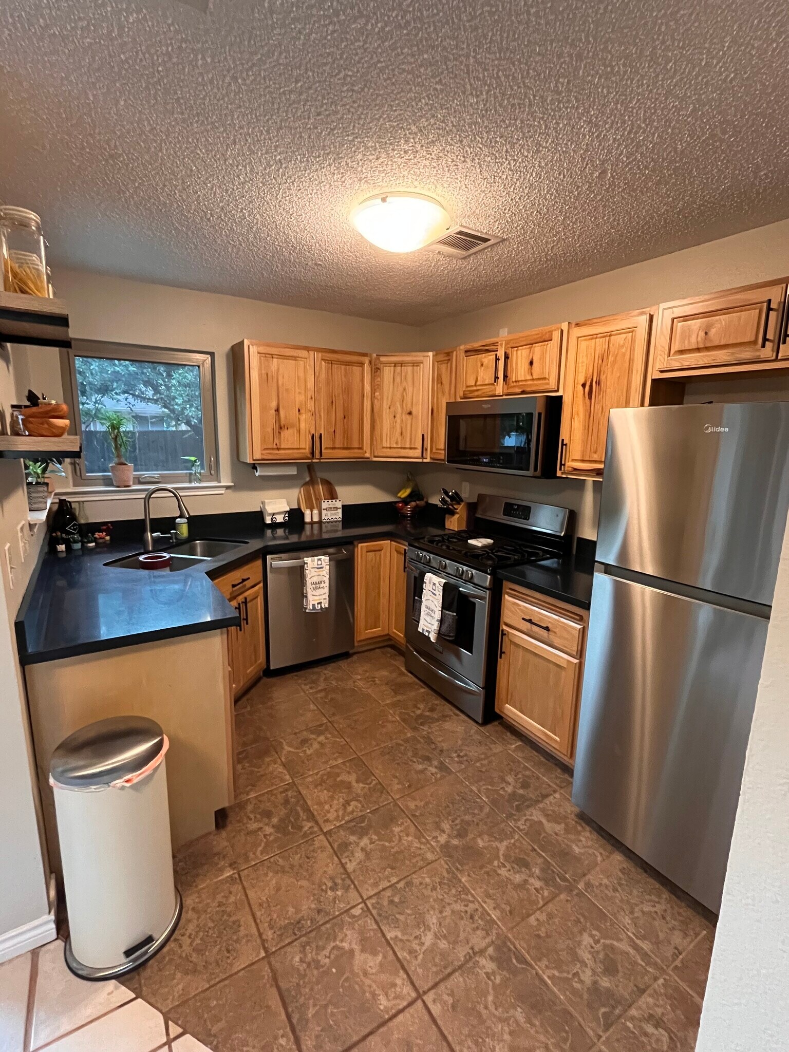 Building Photo - 12917 Meehan Dr