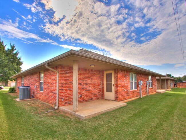 Building Photo - 2409 Kyle Robert Ln