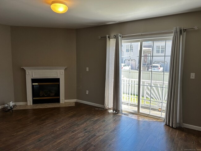 Building Photo - 44 Taft Pointe