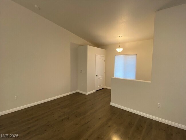 Building Photo - 8805 Jeffreys St