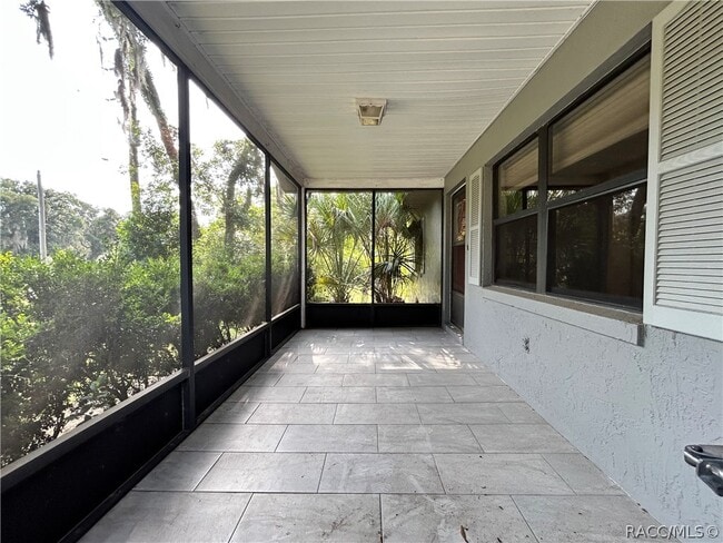 Building Photo - 7236 E Oak Isle Dr