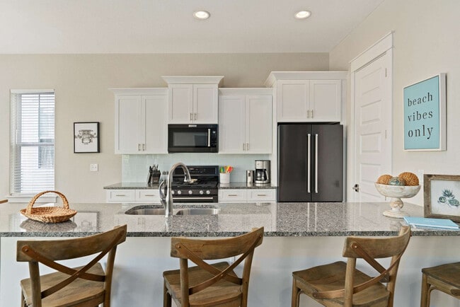 Building Photo - 374 Gulfview Cir