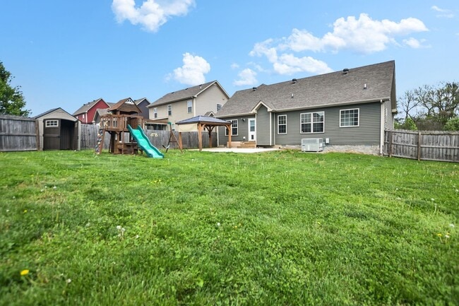 Building Photo - Pet Friendly Three Bedroom with Bonus!