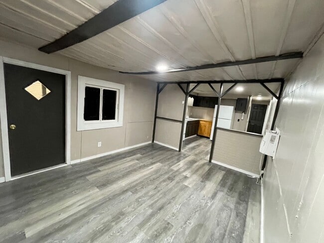 Building Photo - Two Bedroom One Bath Manufactured Home in Huntington