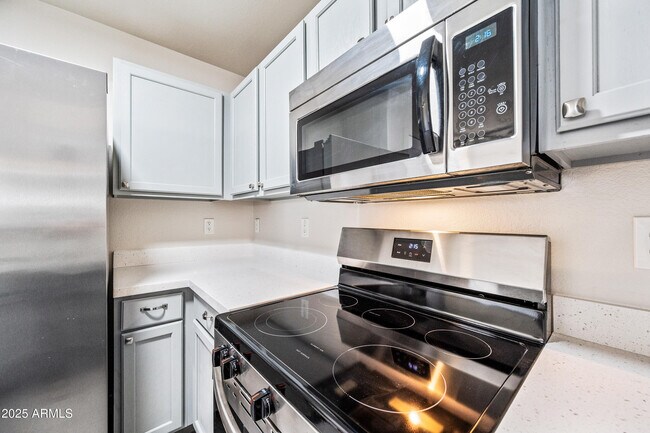 Building Photo - 2051 W Kristina Ave