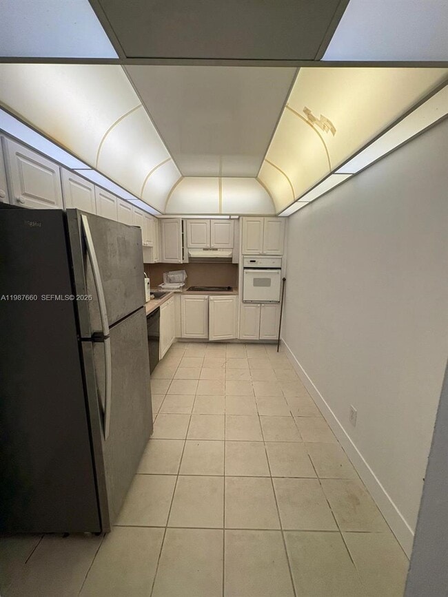 Building Photo - 19390 Collins Ave