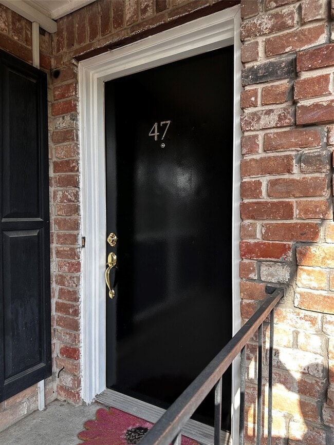 Building Photo - 6402 Del Monte Dr