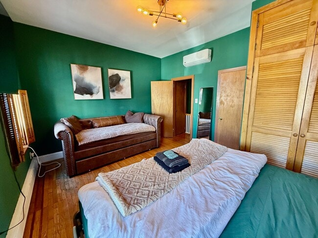 Building Photo - SPACIOUS & MODERN 3 BED/2.5 BA HOUSE w/ AC-Inlaid HARDWOOD Flooring-WASHER/DRYER & Rear PATIO in ...