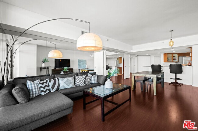 Building Photo - 13700 Marina Pointe Dr