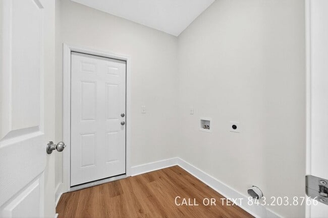 Building Photo - 955 Godber St