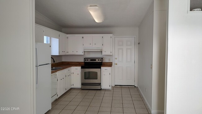 Building Photo - 6204 Pinetree Ave