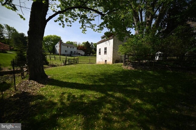 Building Photo - 473 Davis Rd