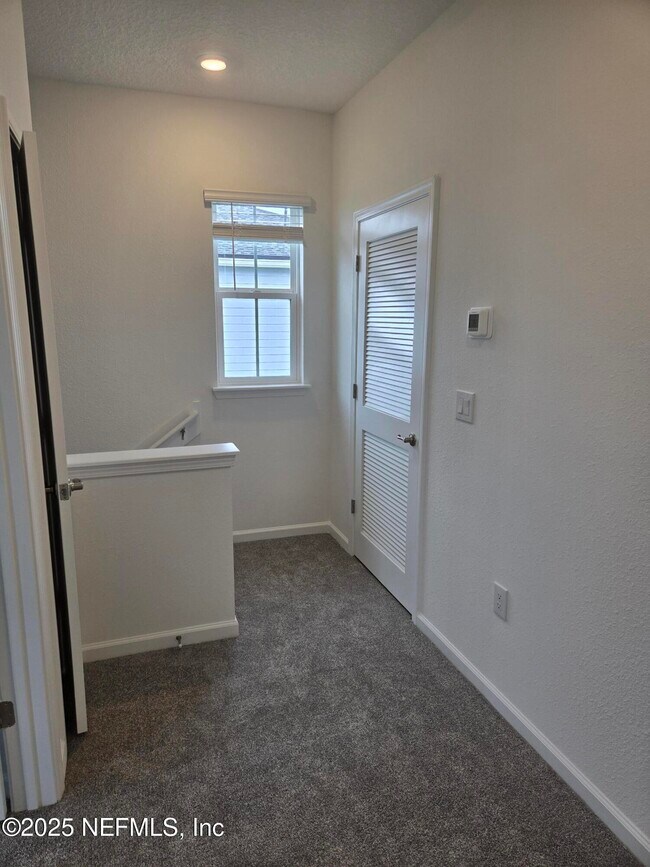 Building Photo - 207 Brandon Lks Dr
