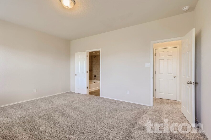 Building Photo - 13043 Heathers Elm