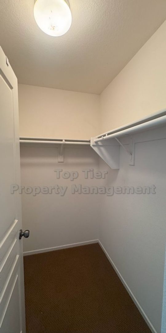 Building Photo - Available NOW***Charming 3-Level Townhome ...