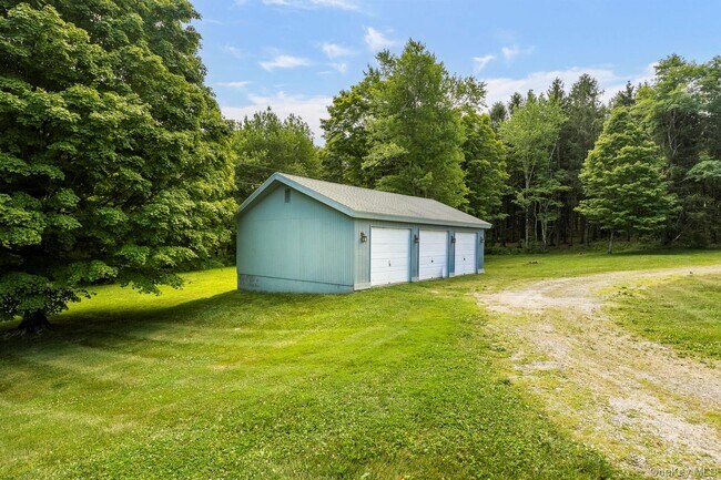 Building Photo - 860 Hunns Lake Rd