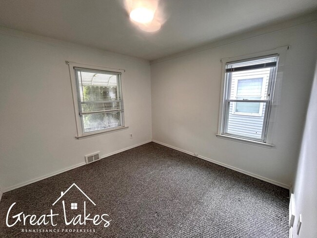 Building Photo - Beautiful 2 Bedroom 1 Bathroom now availab...