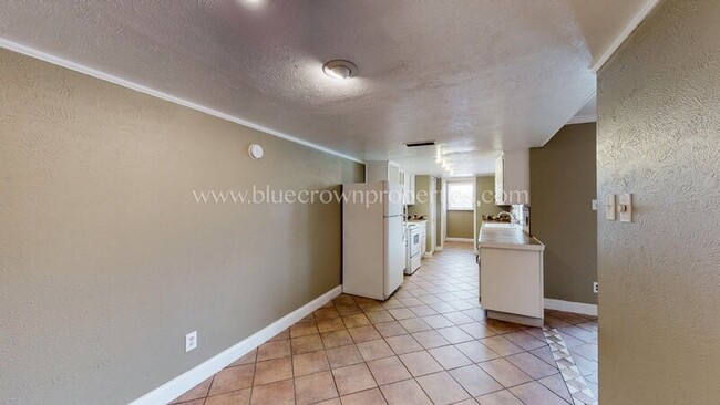 Building Photo - 10239 Catalpa Rd