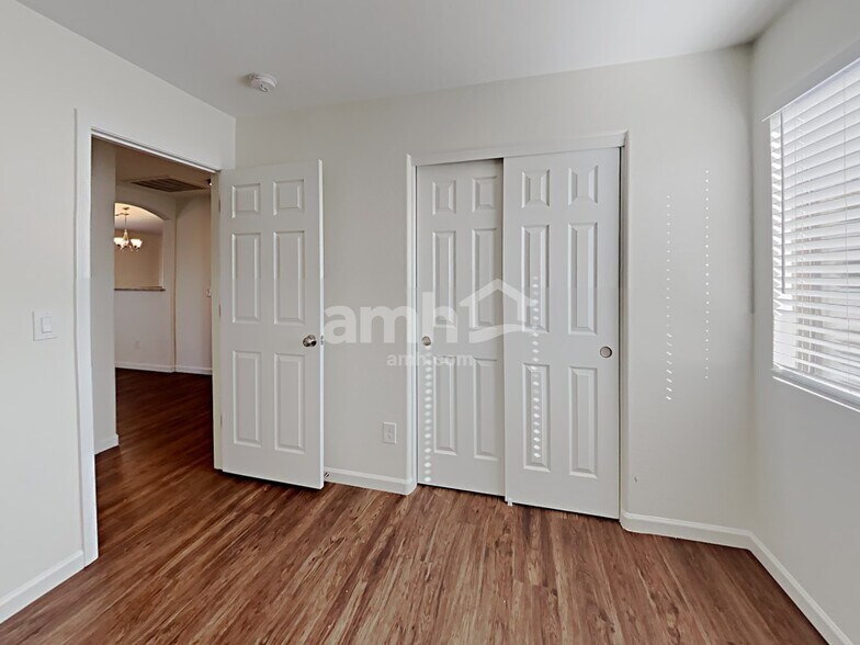 Building Photo - 1808 S 106th Ln