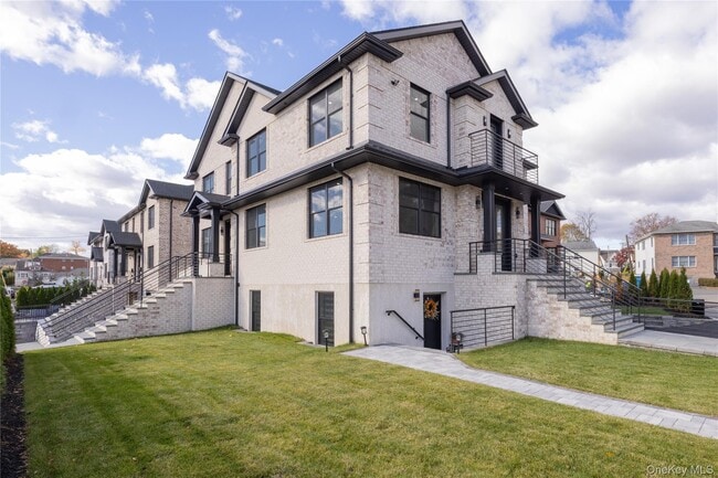 Building Photo - 1 Victoria Ln