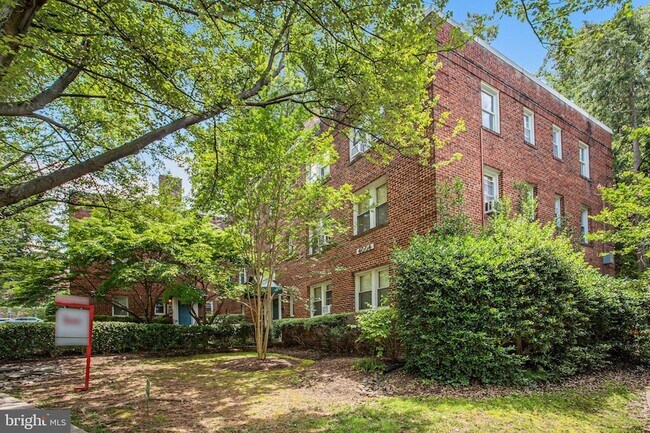 Building Photo - 4004 Beecher St NW