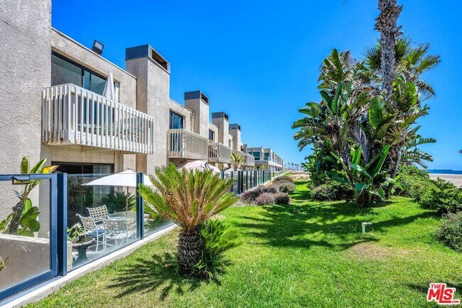 Building Photo - 7301 Vista Del Mar