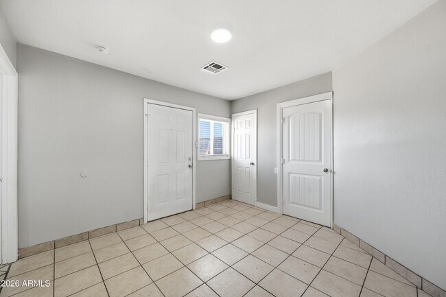 Building Photo - 5206 W Ocotillo Rd