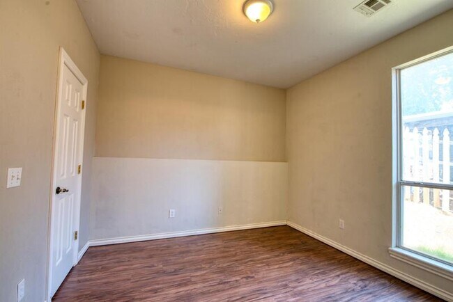 Building Photo - 1629 Tenbears Rd