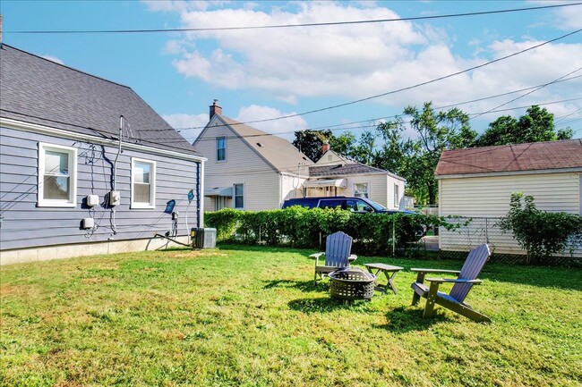 Building Photo - Beautiful Bright 3B/1B Bungalow in Royal Oak