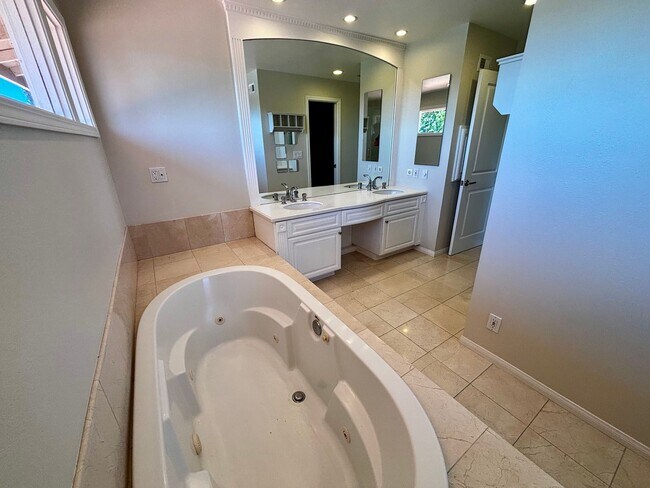 Building Photo - Beautiful La Jolla Alta Home!
