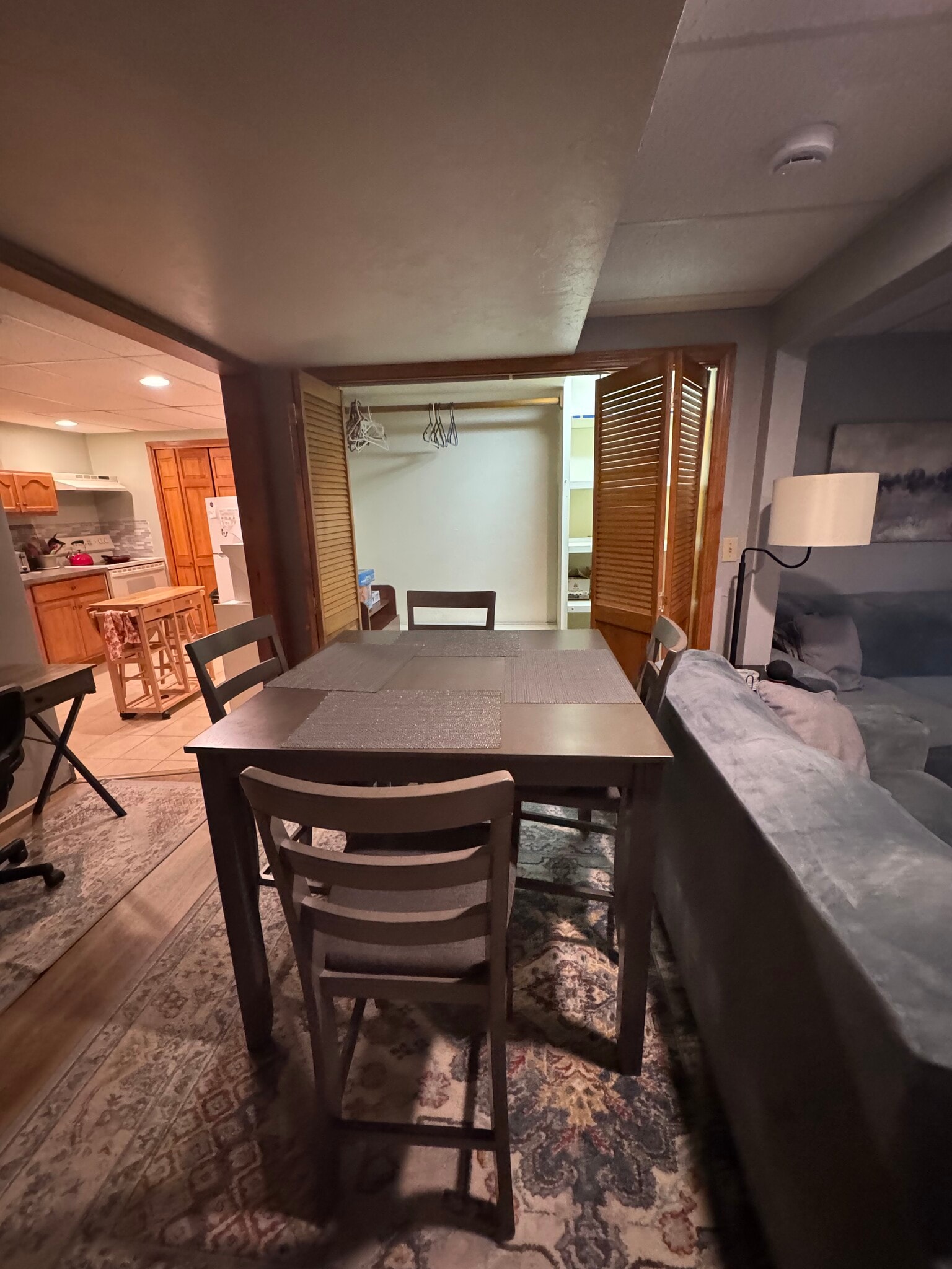 Dining area, with large closet - 421 Oakhill Ave