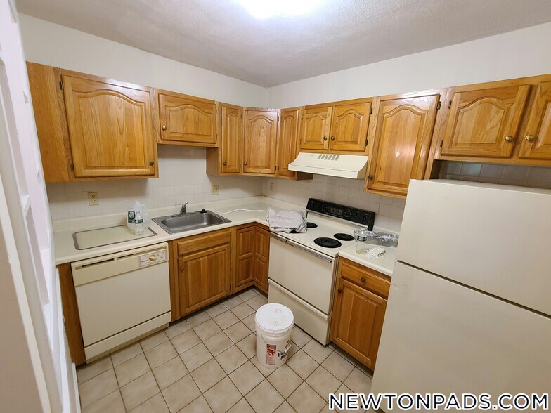 Primary Photo - 276 Grove St