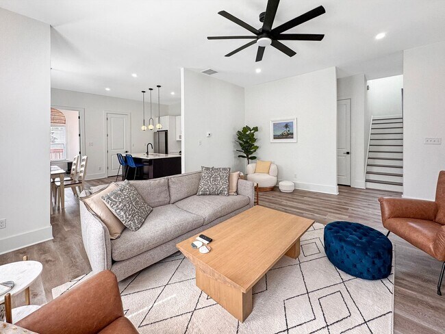 Building Photo - Newer Construction Meets Historic Cooper Young Charm • 5bd / 3ba