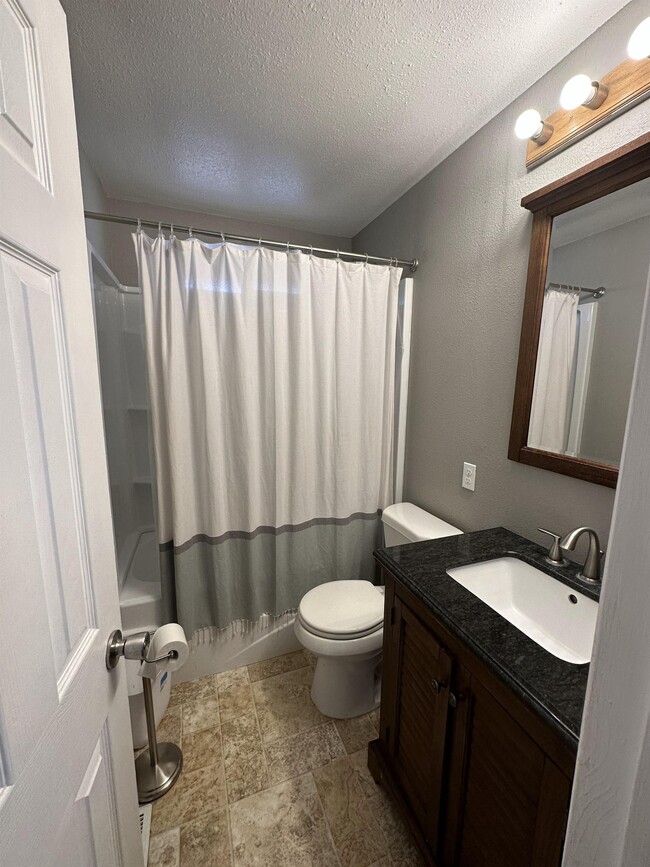 Building Photo - 1250 Chiricahua Dr