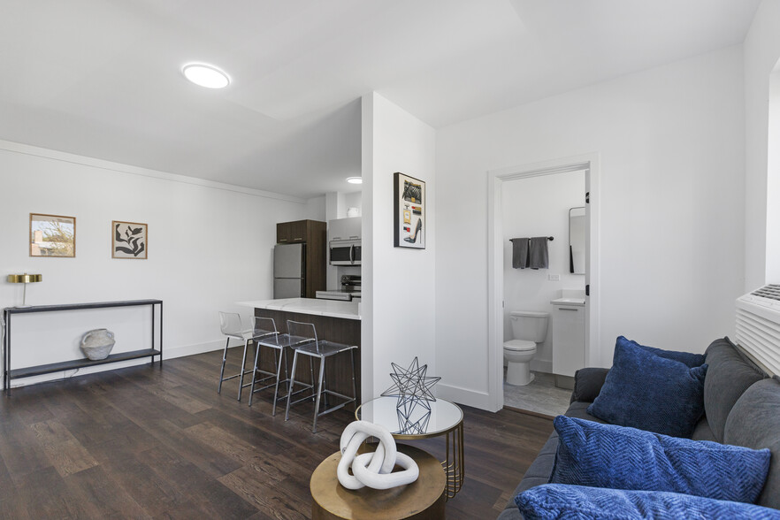 Building Photo - 1555 W Hollywood Ave