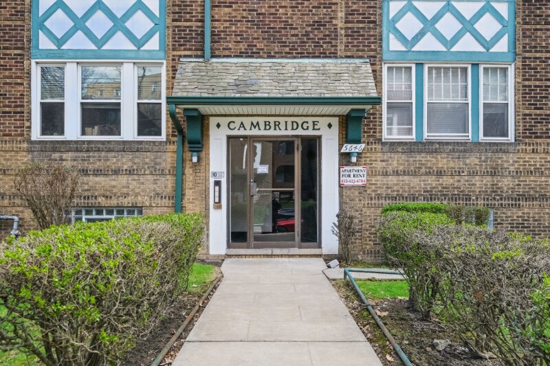 Building Photo - 5646 Hobart St