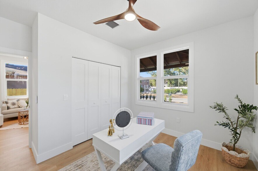 Building Photo - 309 E Selma Ave