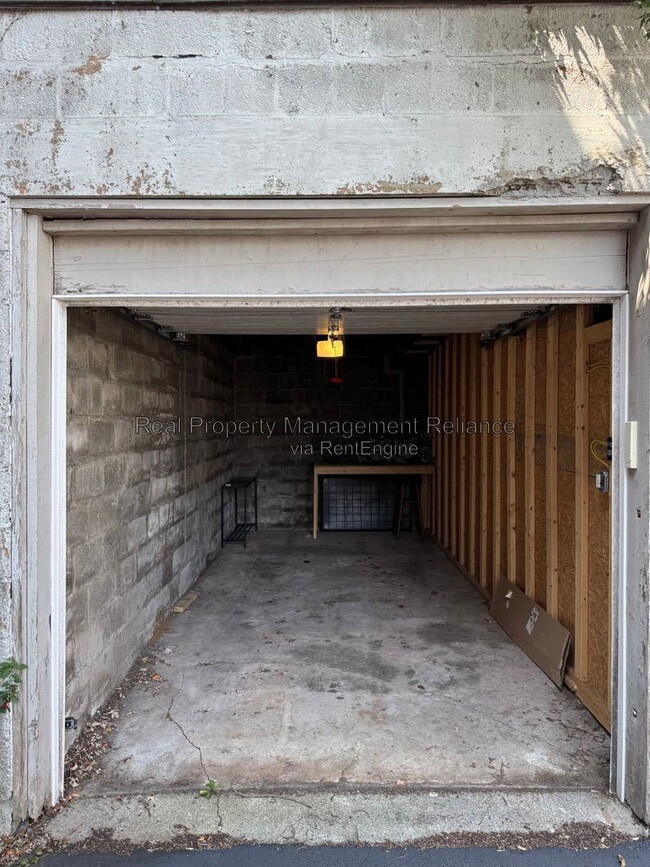 Building Photo - 44 Pingree St