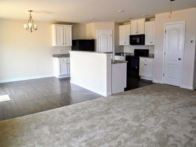 Dining and kitchen area - 2022 Talbert Ct