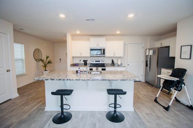 Building Photo - Spacious 4 Bedroom, 2.5 Bath Home in Bowden Village - Just Reduced! Don't miss it!