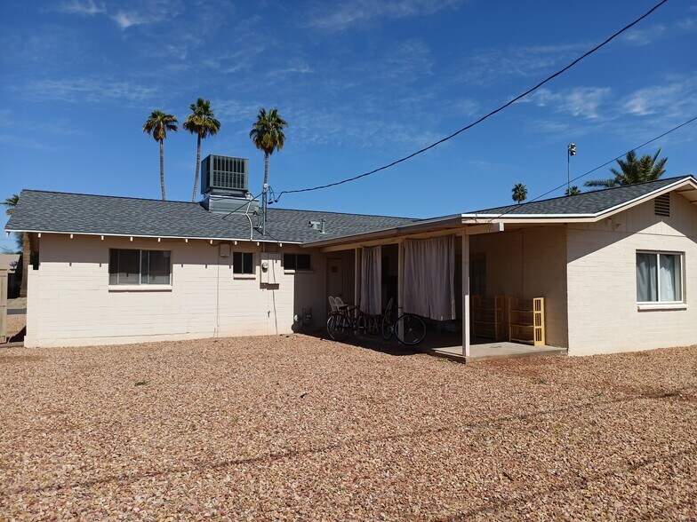 Building Photo - 715 W 18th St