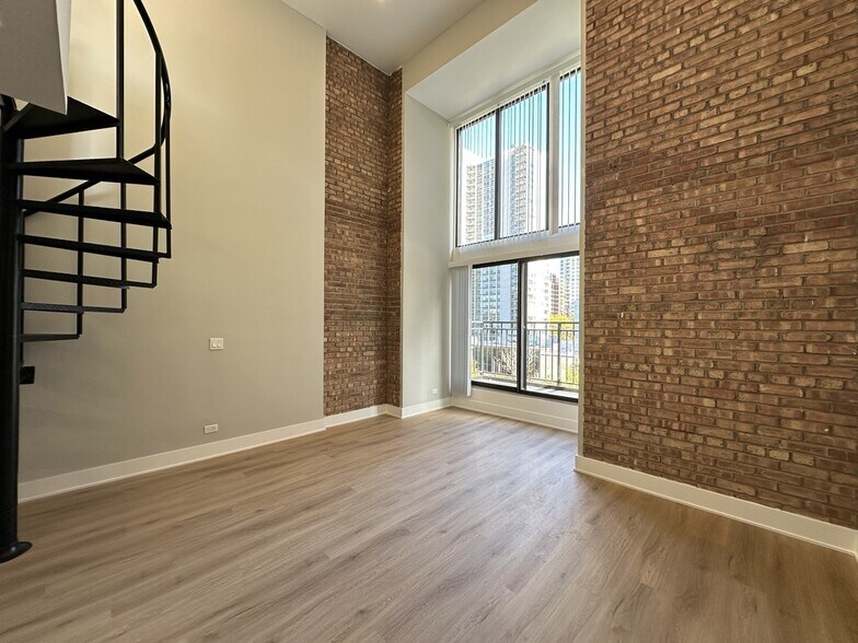 Building Photo - 1218 N LaSalle St