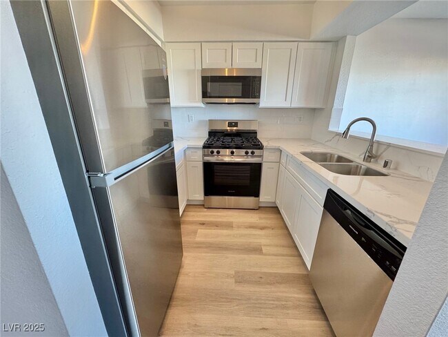 Building Photo - 1424 Santa Anita Dr