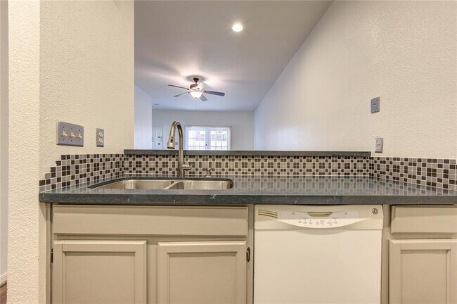 Building Photo - 2121 El Paseo St