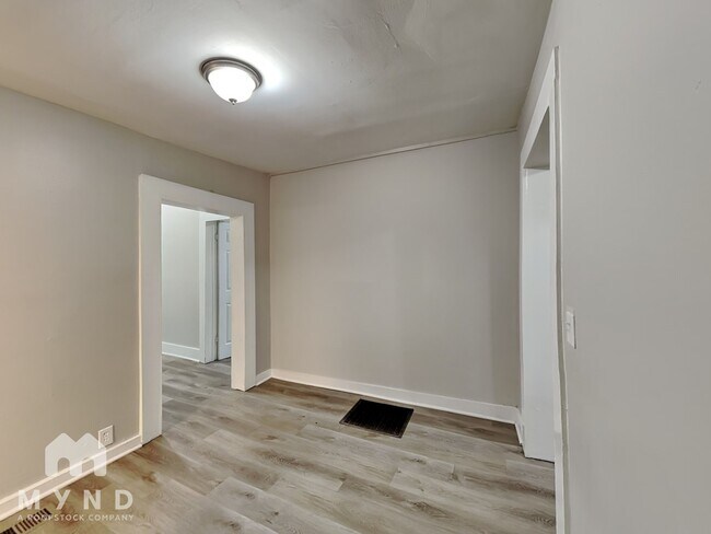 Building Photo - 117 Thayer Ave SE