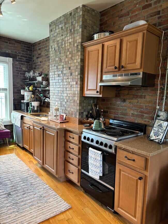 Building Photo - 56 Snow Hill St