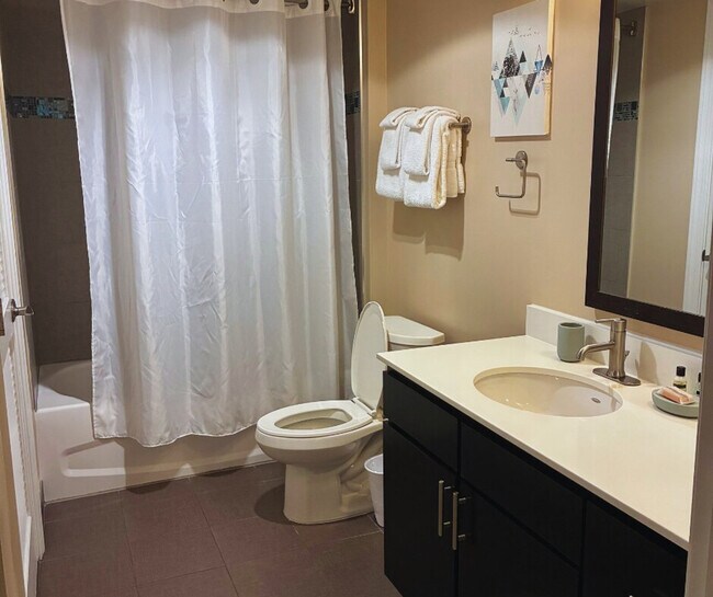 Building Photo - 1343 Ives Pl SE