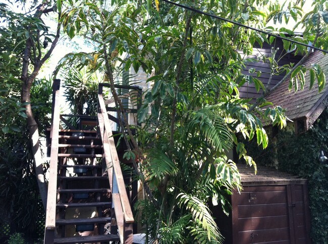 staircase upstairs - 11049 Kling St