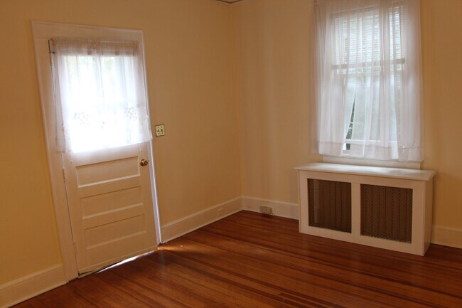 Building Photo - 32 Edgewood Ave